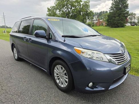 Used 2014 Toyota Sienna XLE FWD image 4