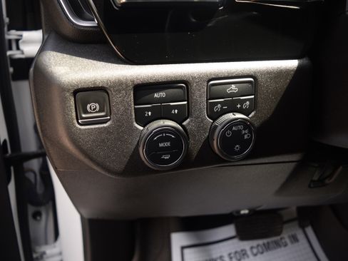 Used 2022 Chevrolet Silverado 1500 LT image 17