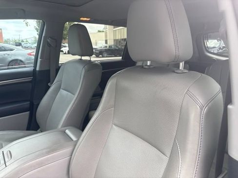 Used 2016 Toyota Highlander Limited FWD image 2
