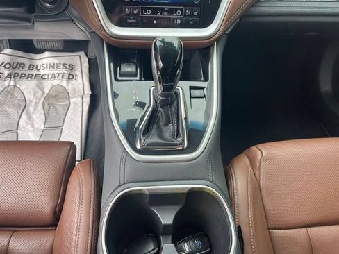 Used 2020 Subaru Outback Touring AWD/4WD image 13