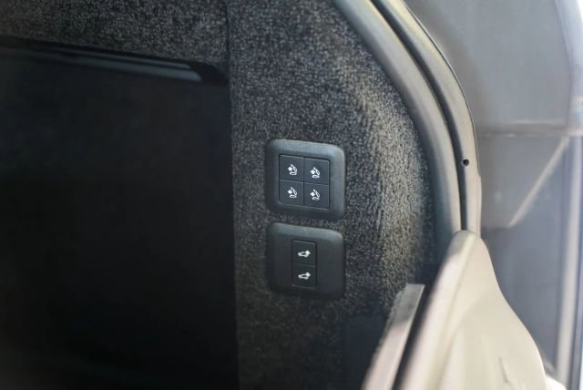 Used 2018 Land Rover Range Rover Supercharged AWD/4WD image 38