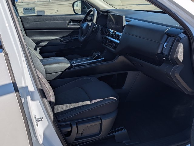 Used 2026 Nissan Pathfinder SV FWD image 9