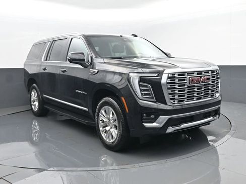 Used 2025 GMC Yukon XL Denali AWD/4WD image 3