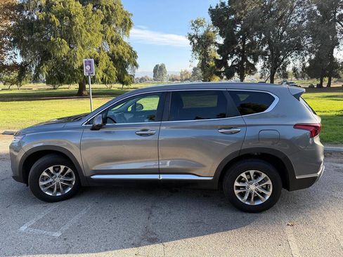 Used 2019 Hyundai Santa Fe SE image 3