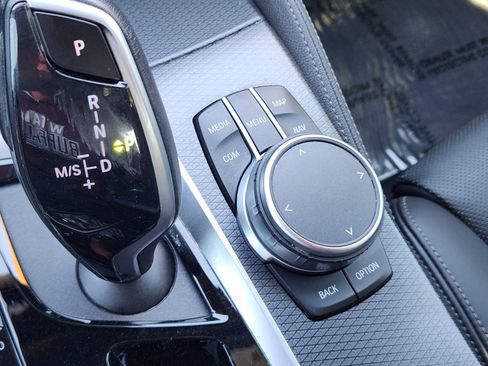 Used 2021 BMW M550i xDrive w/ Premium Package image 26