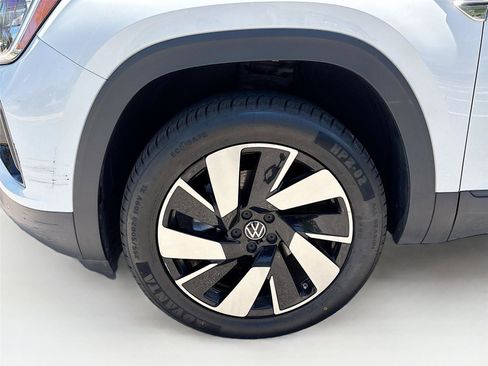 Used 2025 Volkswagen Atlas Cross Sport SE image 30