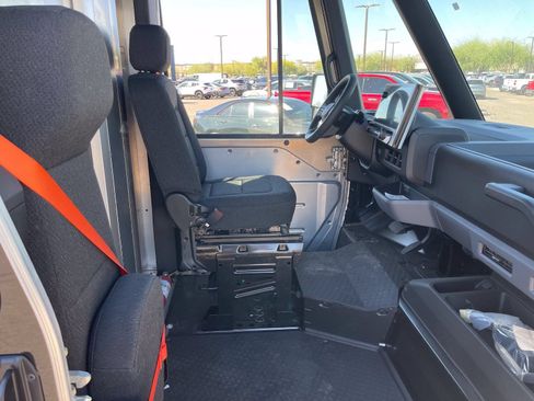 Used 2024 Chevrolet Brightdrop 400 w/ Commercial Equipment Package AWD/4WD image 12