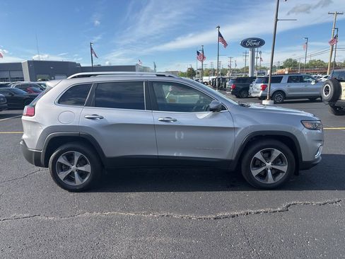 Used 2019 Jeep Cherokee Limited AWD/4WD image 4