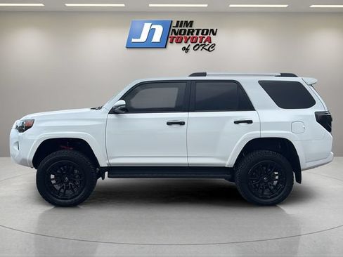 Used 2023 Toyota 4Runner SR5 Premium w/ Moonroof Package AWD/4WD image 8