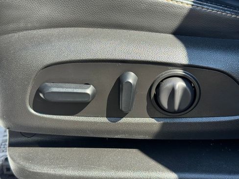 Used 2018 Chevrolet Equinox Premier image 20