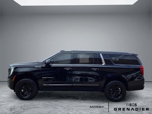 Used 2025 GMC Yukon XL Denali Ultimate AWD/4WD image 5