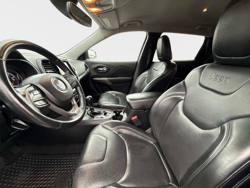 Used 2019 Jeep Cherokee Limited image 24