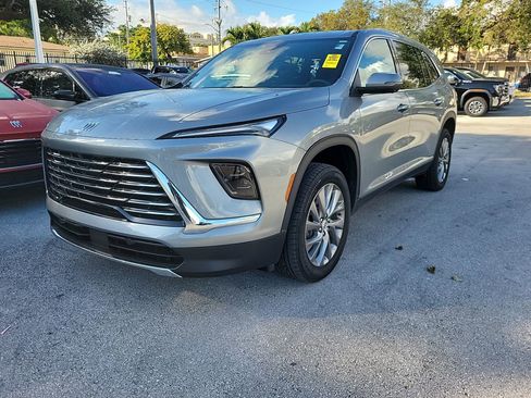 Used 2025 Buick Enclave Preferred w/ Power Package image 2