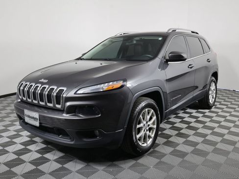 Used 2016 Jeep Cherokee Latitude AWD/4WD image 5