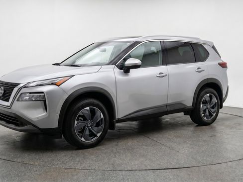 Used 2025 Nissan Rogue SV AWD/4WD image 3