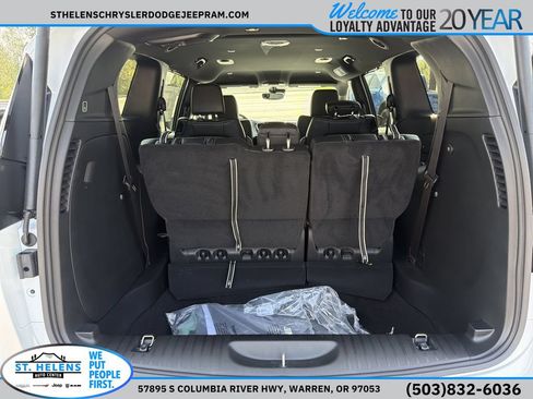 New 2027 Chrysler Pacifica Select w/ Family Tech Group AWD/4WD image 7