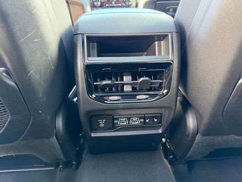 Certified 2024 Jeep Grand Cherokee Limited w/ Black Appearance Package image 32