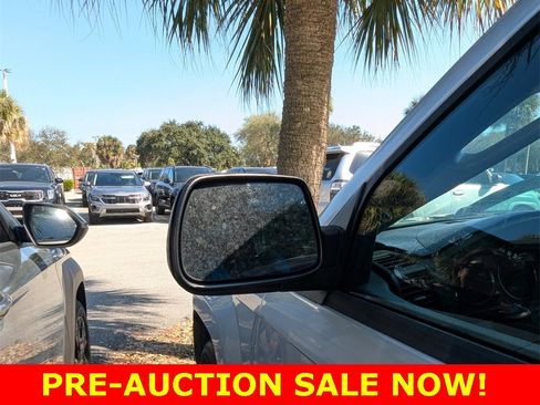 Used 2010 Jeep Grand Cherokee Laredo image 17