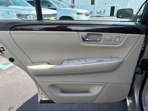 Used 2008 Cadillac DTS image 16