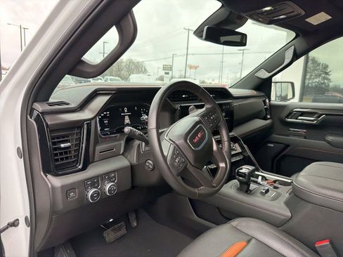 Used 2025 GMC Sierra 1500 AT4 image 4