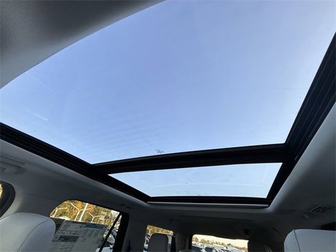 New 2025 Ford Expedition Max Platinum w/ Driver's Package image 16