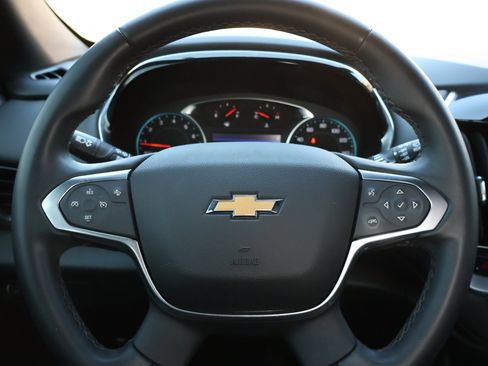 Used 2023 Chevrolet Traverse LT image 14