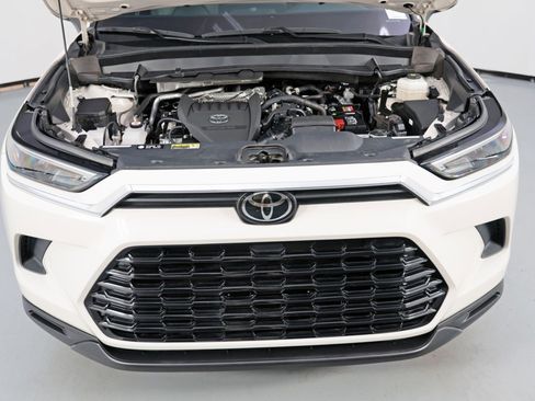 Used 2024 Toyota Grand Highlander XLE image 8