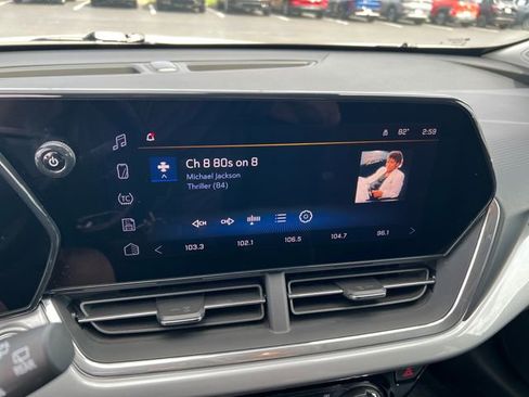 Used 2024 Chevrolet Trax LT w/ Sunroof Package FWD image 22