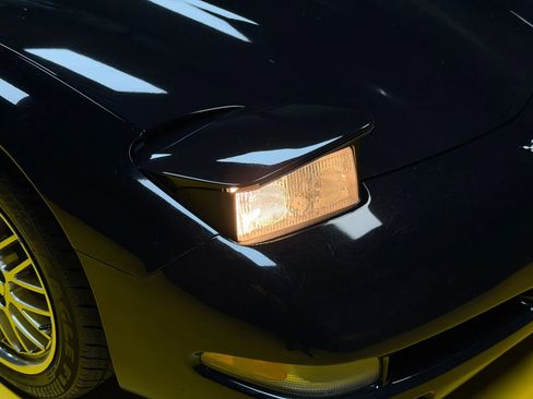 Used 2004 Chevrolet Corvette Convertible w/ Preferred Equipment Group image 7