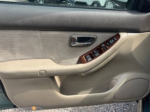 Used 2003 Subaru Outback Wagon image 10