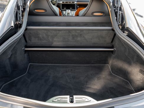 Used 2025 Aston Martin V8 Vantage Coupe image 30