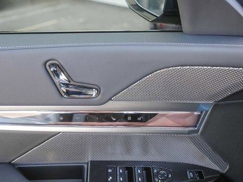 Used 2025 BMW 750e xDrive 750e xDrive w/ Premium Package image 18