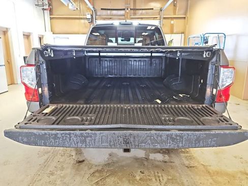 Used 2023 Nissan Titan SV w/ SV Convenience Package image 23