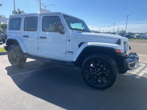 Used 2025 Jeep Wrangler Unlimited Sahara AWD/4WD image 9