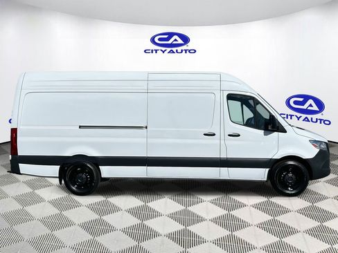 Used 2025 Mercedes-Benz Sprinter 2500 image 2