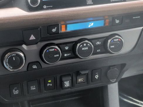 Used 2021 Toyota Tacoma TRD Off-Road w/ TRD Premium Off Road Package AWD/4WD image 26