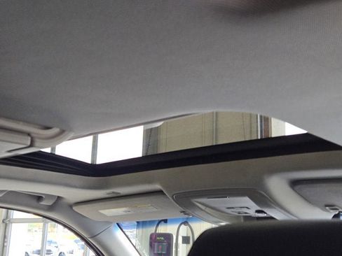 Used 2015 GMC Yukon XL SLT w/ Open Road Package image 10