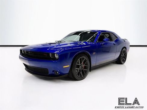Used 2018 Dodge Challenger R/T RWD image 38