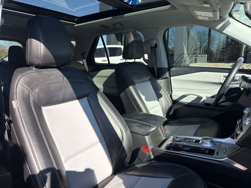 Used 2023 Ford Explorer XLT w/ Equipment Group 202A image 21