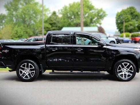 Used 2023 Chevrolet Colorado Z71 w/ Z71 Convenience Package 2 AWD/4WD image 4