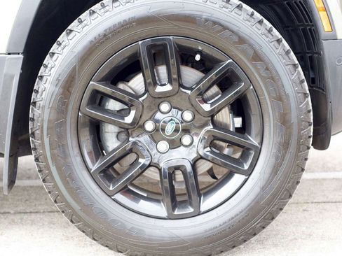 Used 2024 Land Rover Defender 110 S image 10