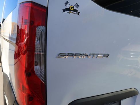 Used 2019 Mercedes-Benz Sprinter 2500 image 11