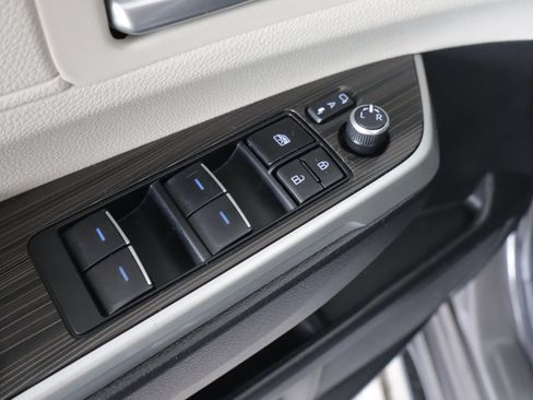 Used 2024 Toyota Sienna Platinum AWD/4WD image 13