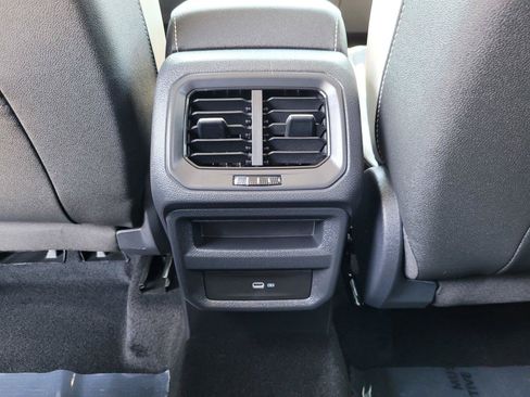 Certified 2025 Volkswagen Taos SE AWD/4WD image 16
