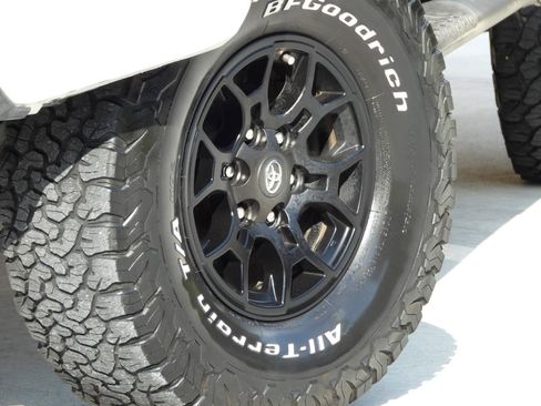 Used 2021 Toyota Tacoma SR5 RWD image 8