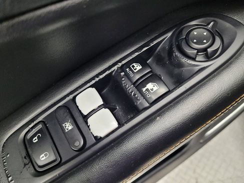 Used 2018 Jeep Compass Latitude w/ Popular Equipment Group FWD image 27