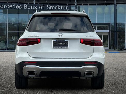 Used 2025 Mercedes-Benz GLB 250 4MATIC image 5