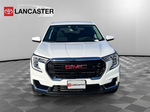 Used 2024 GMC Terrain SLE image 2