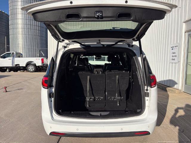 Used 2025 Chrysler Pacifica Limited FWD image 8