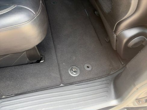 Used 2025 Chrysler Pacifica Select FWD image 15